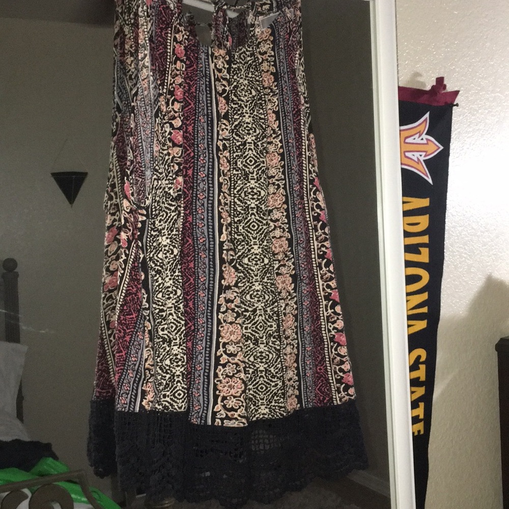 Boutique Blouse. Size Medium. Floral Pattern